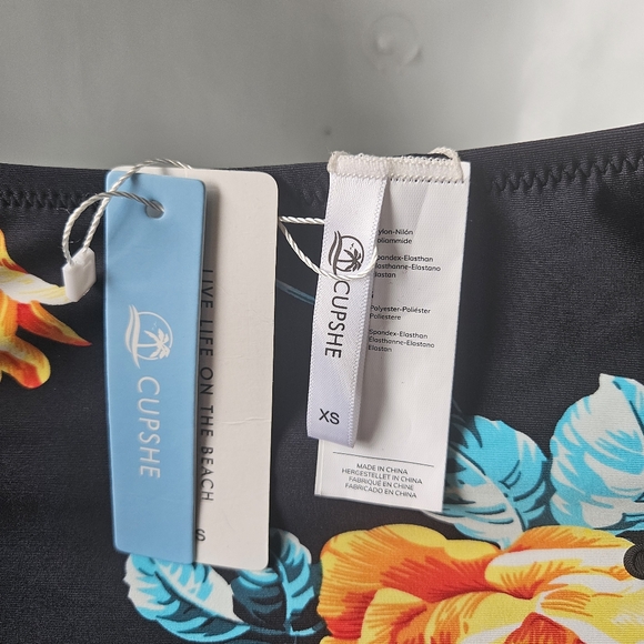 Cupshe One Piece Bathing Suit Vneck Crisscross Front Adjustable String Tie - Picture 8 of 9